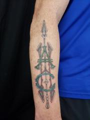 Family-initials-design-with-arrow