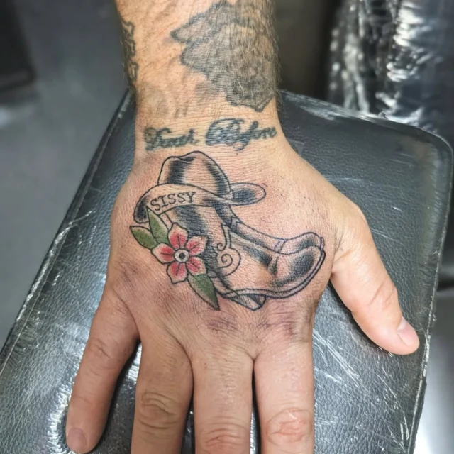 Little boot memorial piece ❤️ Always a joy to do some old school stuff
.
#tattoo #traditionaltattoo #traditionaltattooflash #coloradotattooers #coloradospringstattooshop #coloradotattooartist #coloradotattooshop